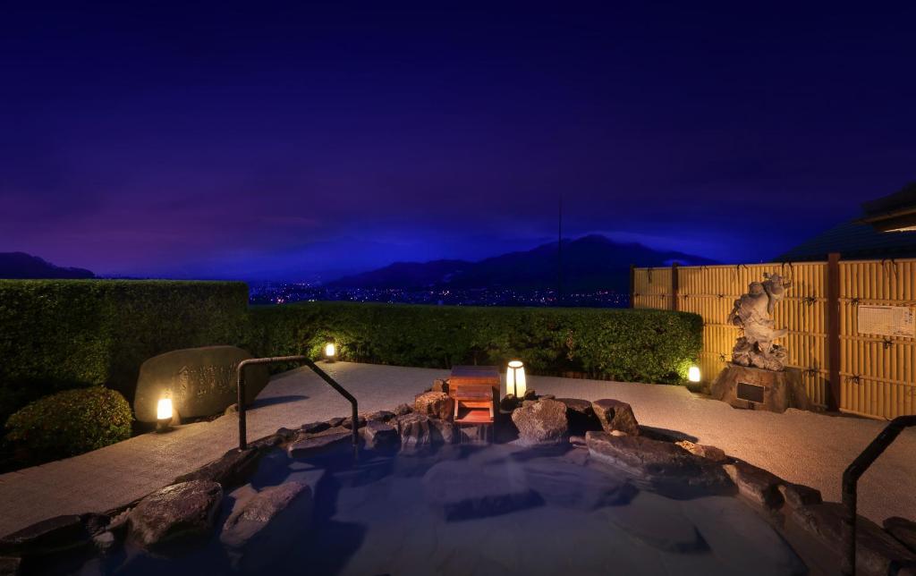 Japanese Inn Koyo Outdoor Onsen Night