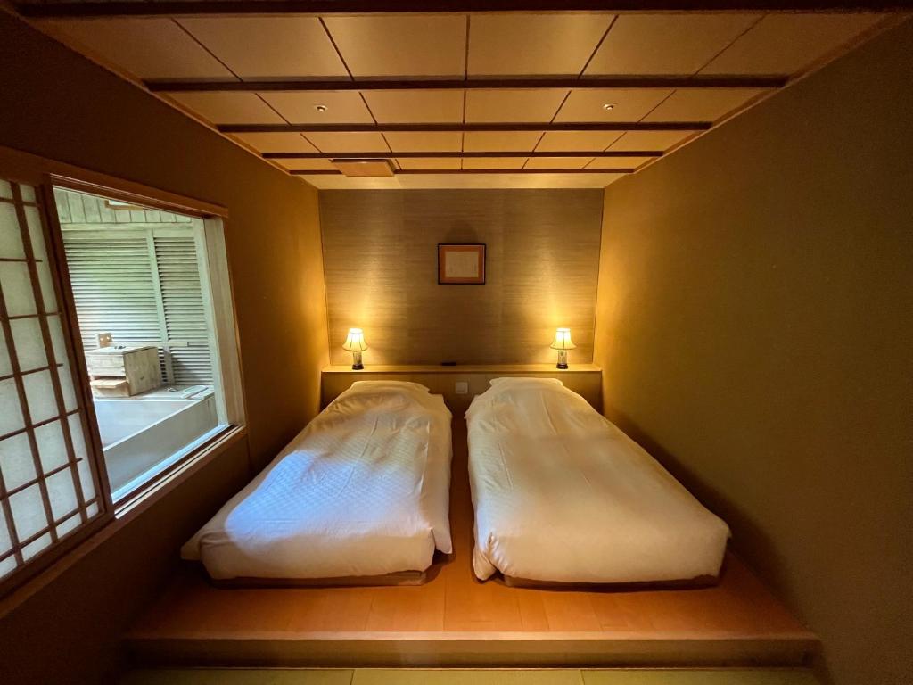 Jozankei Daiichi Hotel Suizantei Beds Lamps