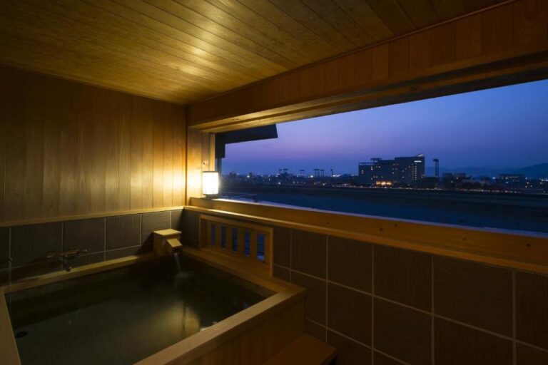 Juhachiro Indoor Onsen View