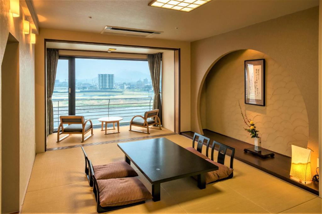 Juhachiro Tatami Room With View