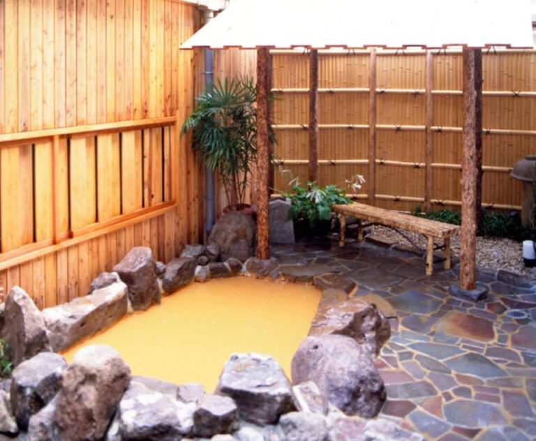 Kadonobo Ryokan Outdoor Onsen