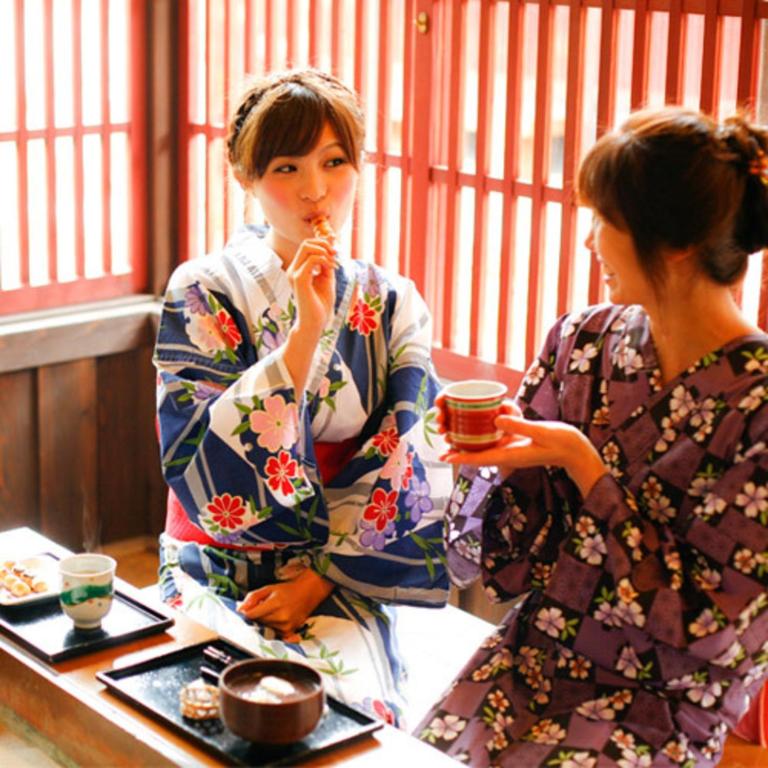 Kaga No Yado Hoshotei Guests In Kimono