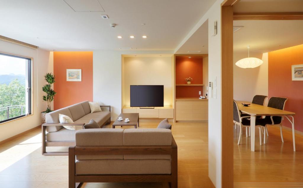 Kagaribi No Yu Ryokusuitei Living Dining Room
