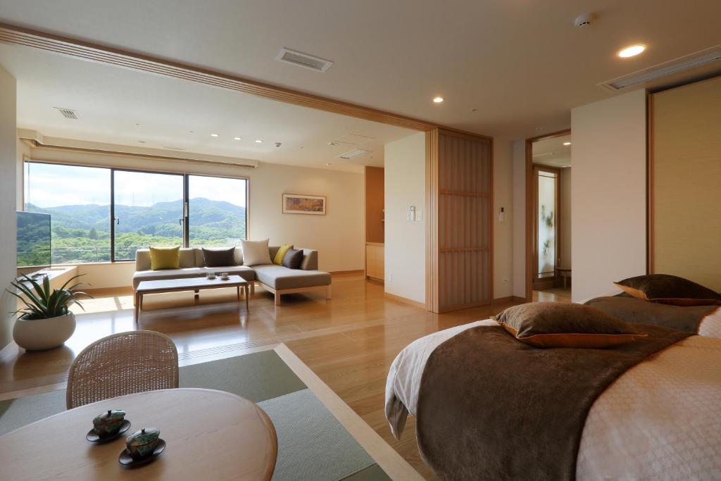 Kagaribi No Yu Ryokusuitei Room Mountain View