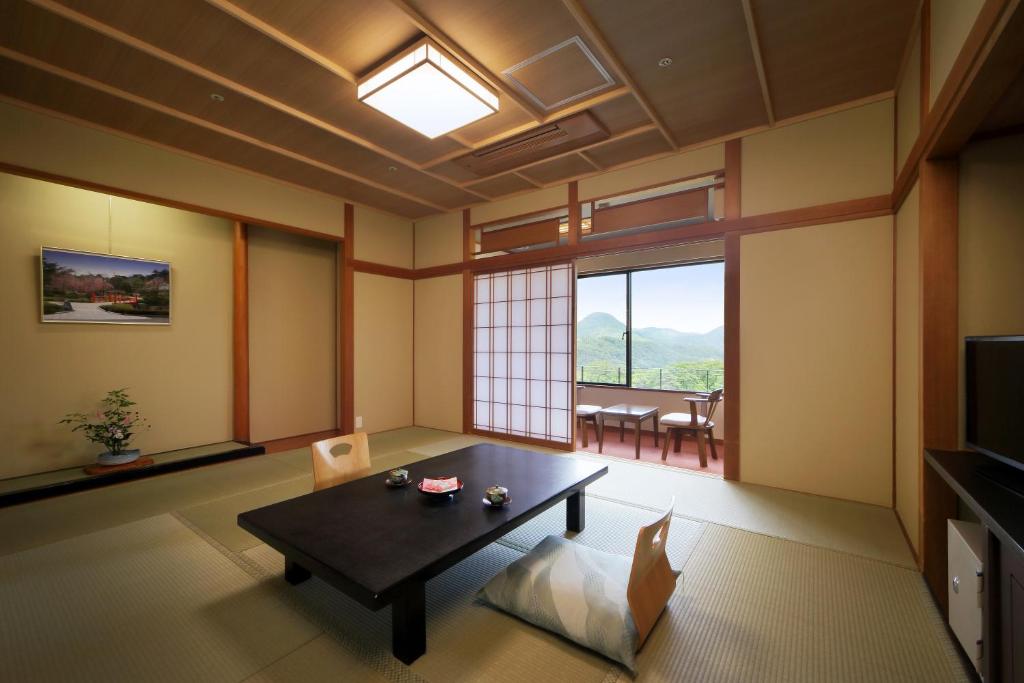 Kagaribi No Yu Ryokusuitei Tatami Room Mountain View
