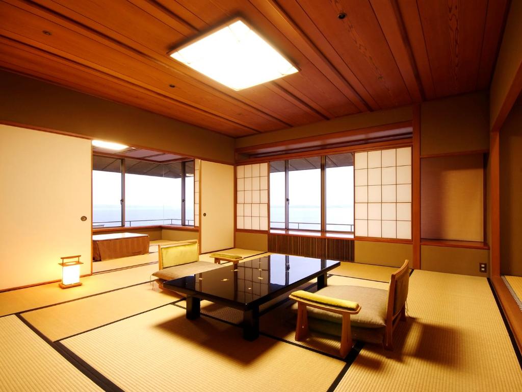 Kagaya Tatami Room With View