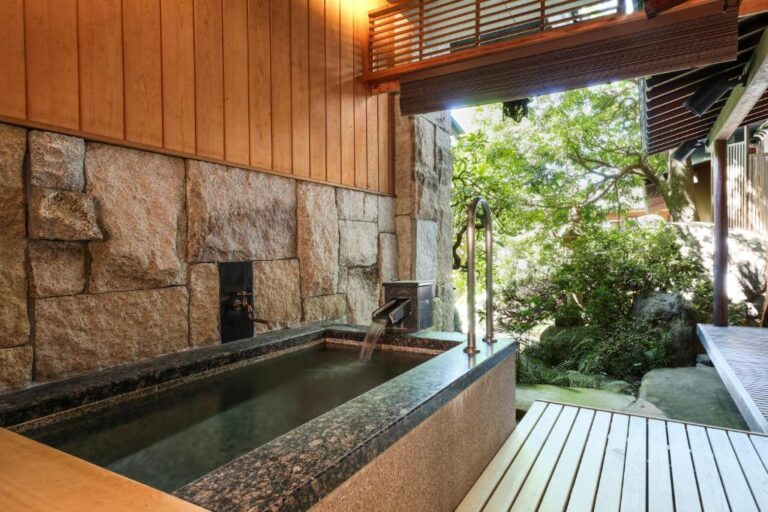 Kagetsu Outdoor Onsen