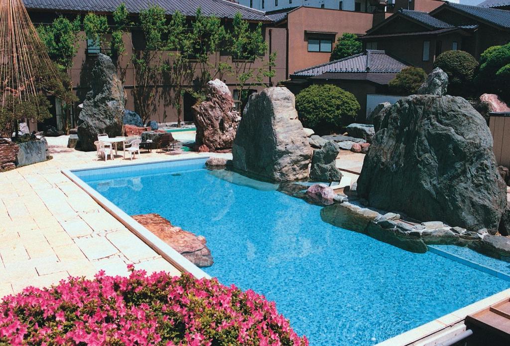 Kagetsu Outdoor Pool Garden