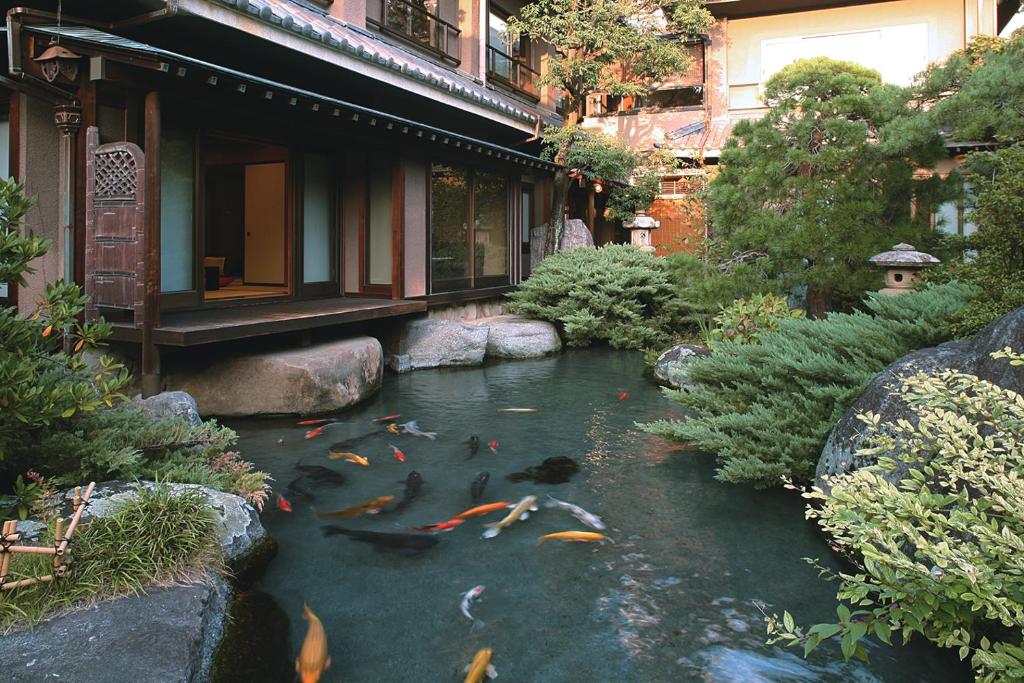 Kagetsu Ryokan Koi Pond