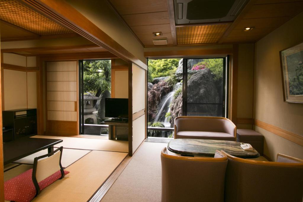 Kagetsu Ryokan Tatami Room Garden View