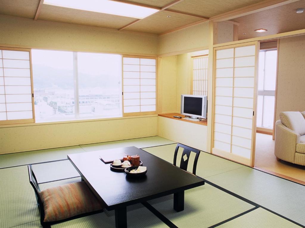 Kaigetsukan Tatami Room Tea Table