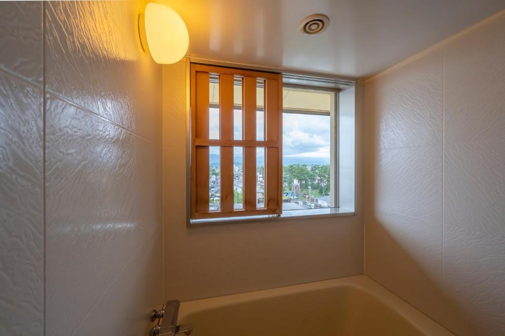 Kaike Tsuruya Bathroom Window