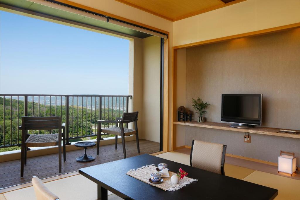 Kakimotoya Balcony View Tatami Room