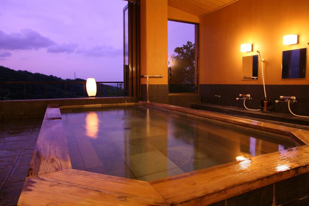 Kakimotoya Onsen Bath