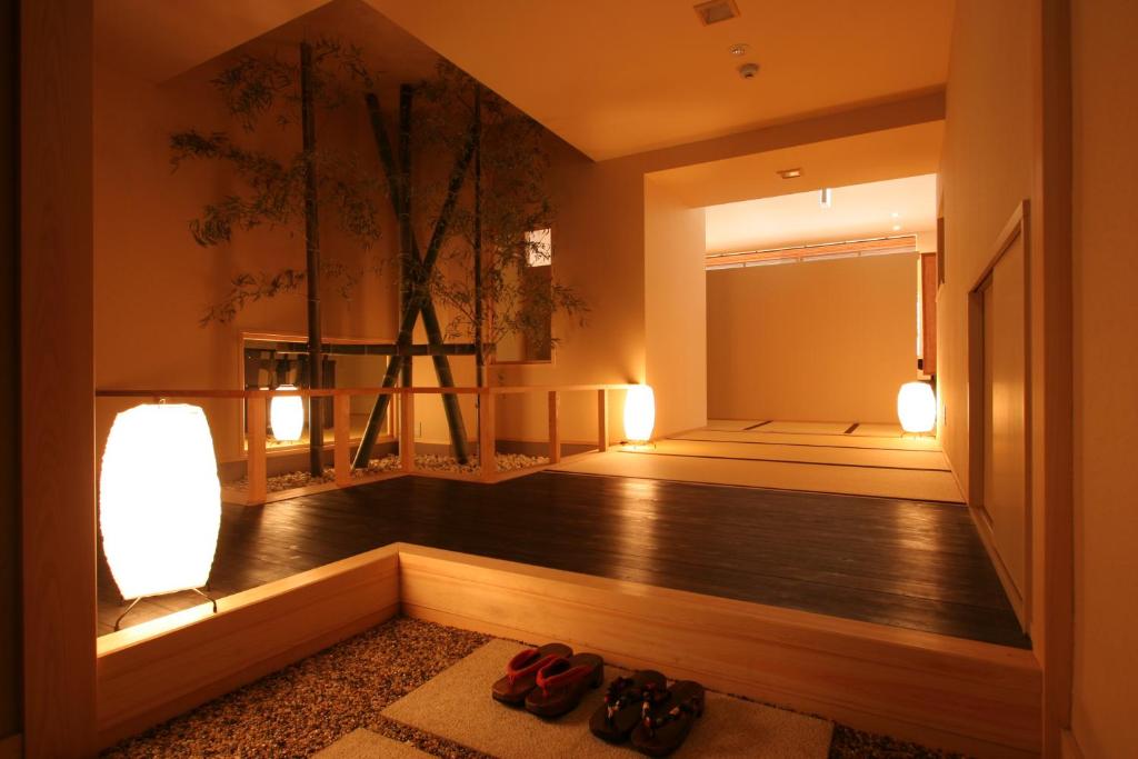 Kakimotoya Traditional Entrance