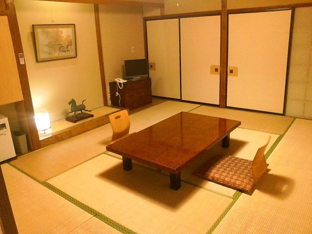 Kamesei Ryokan Tatami Room