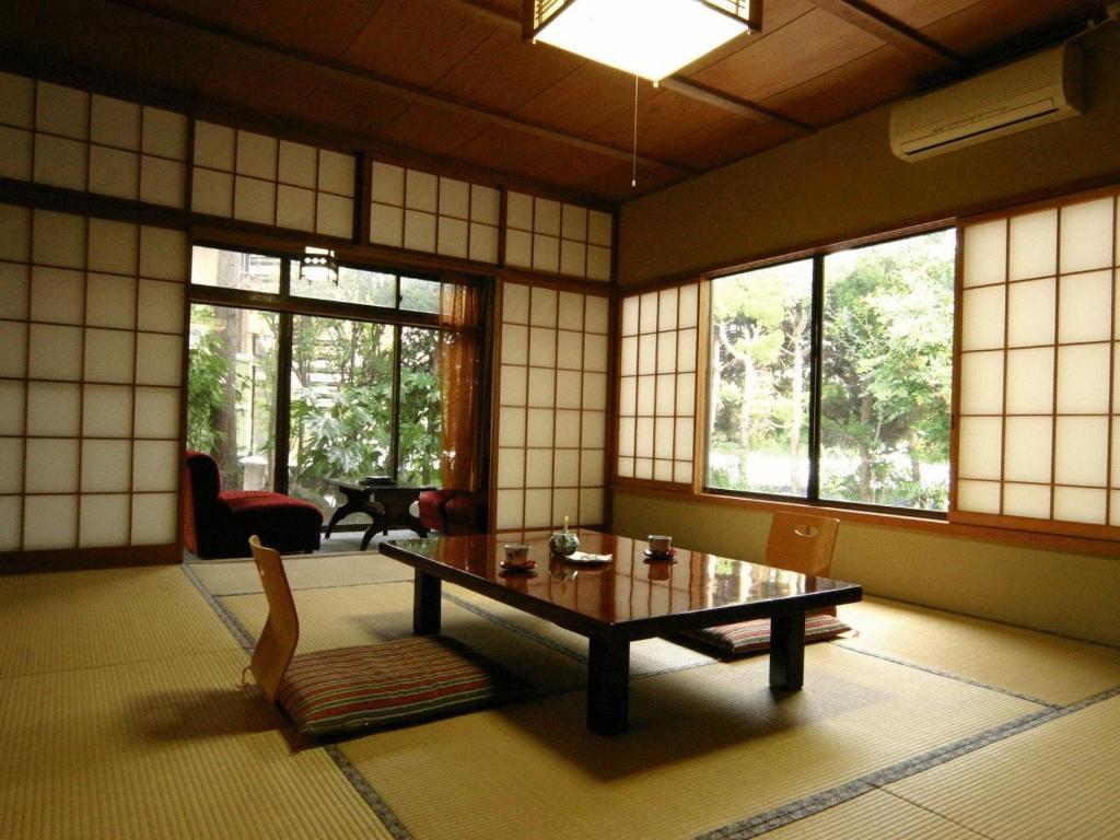 Kamesei Ryokan Tatami Room