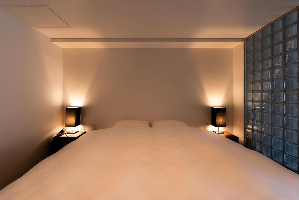 Kameya Bedroom Modern