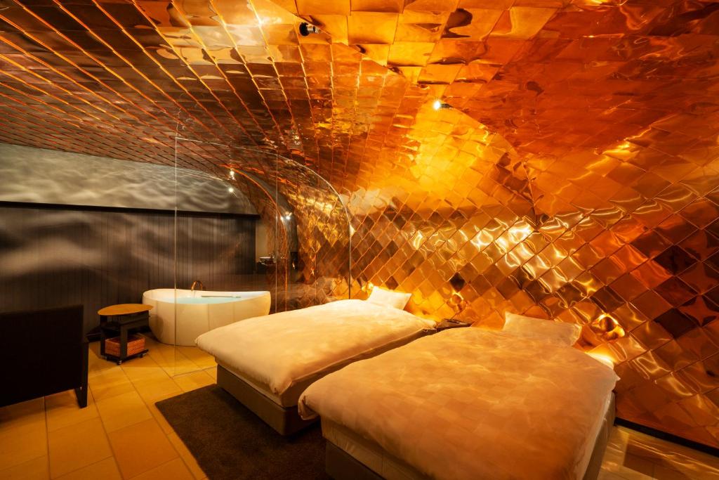 Kameya Golden Room Beds Bathtub