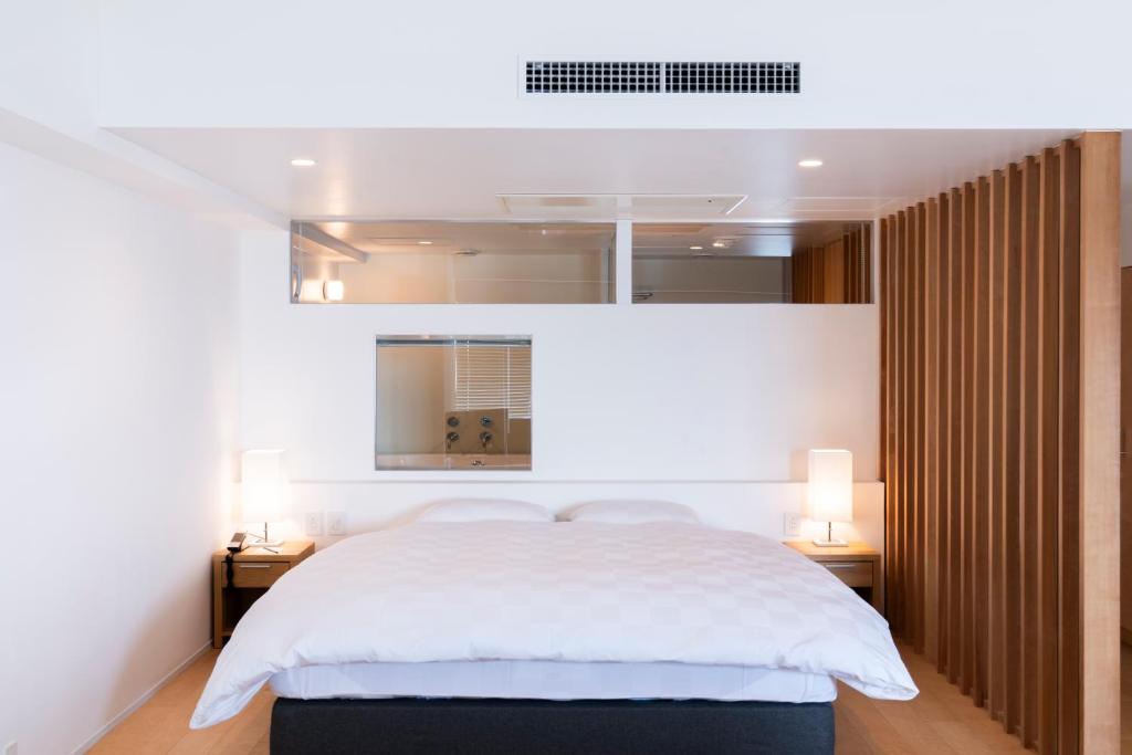 Kameya Modern Bedroom