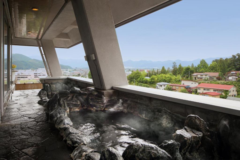 Kami No Yama Azumaya Onsen View
