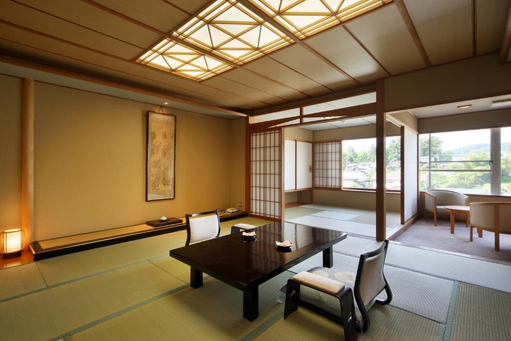 Kami No Yama Azumaya Tatami Room View