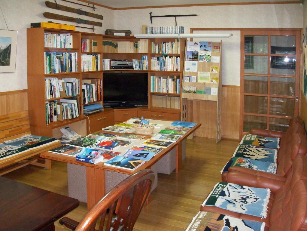 Kamikochi Nishi Ito Ya Mountain Lodge Library