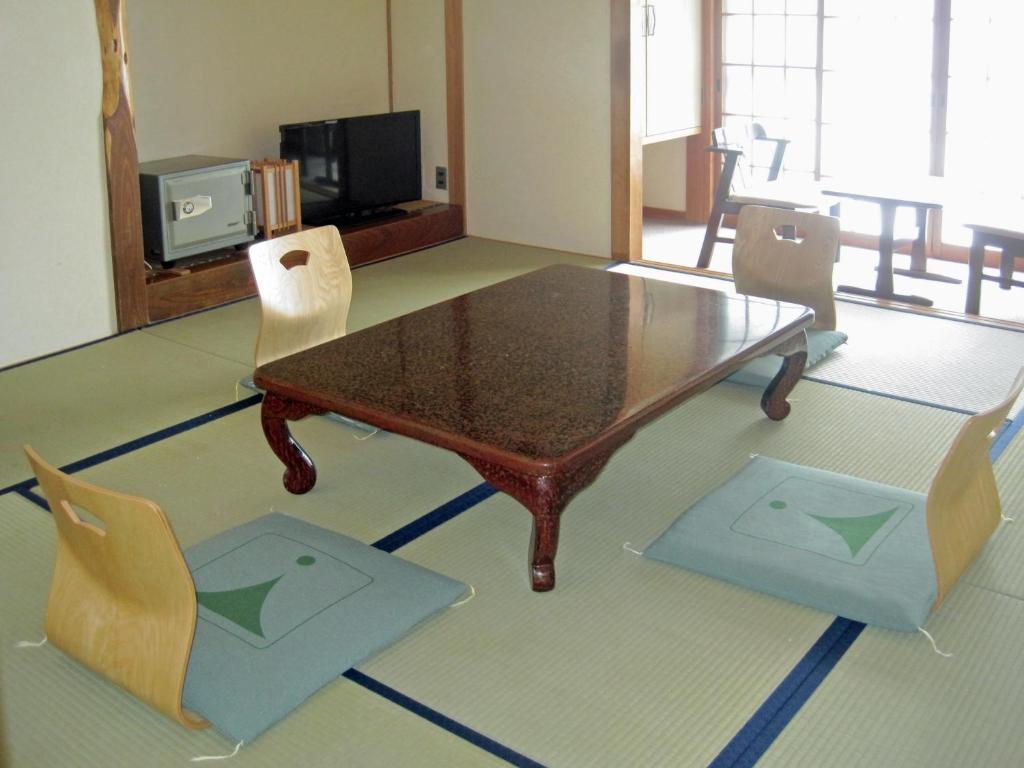 Kamikochi Nishi Itoya Mountain Lodge Tatami Room Table Chairs