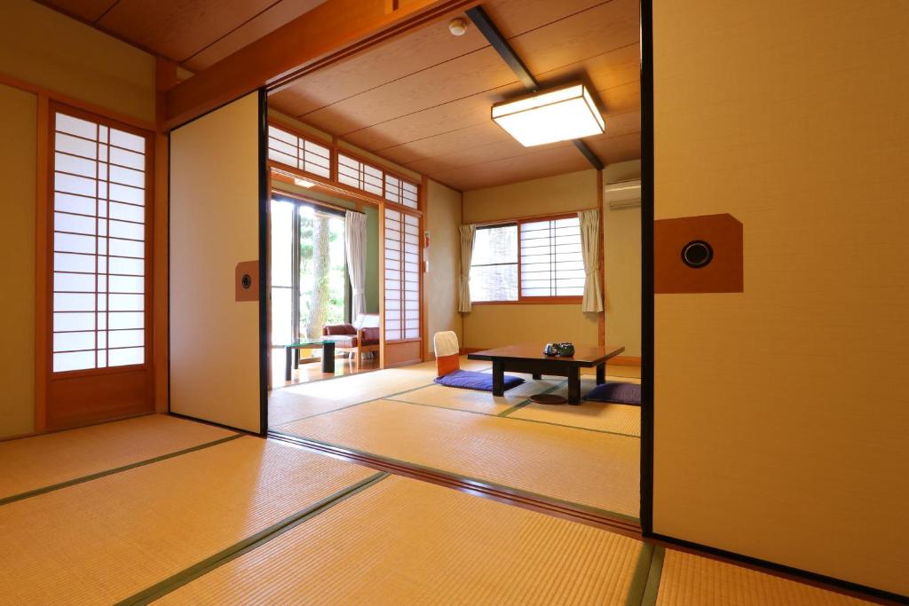 Kamiobo Tatami Room Shoji Doors