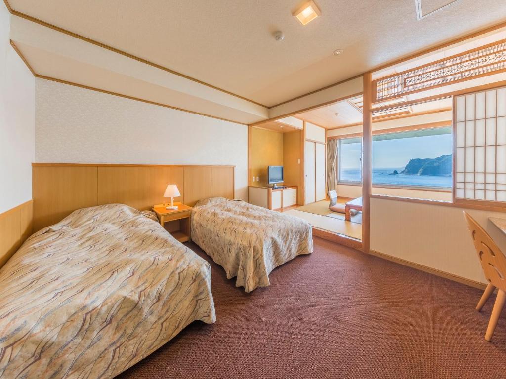 Kamogawa Hotel Mikazuki Bedroom Tatami View