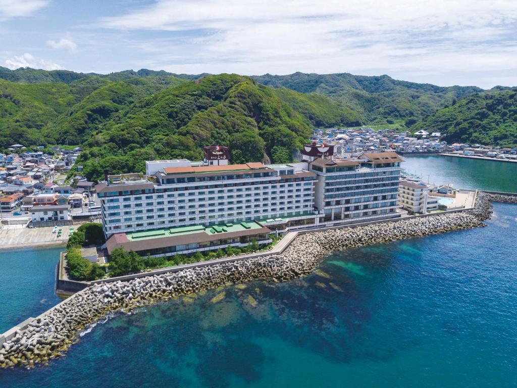 Kamogawa Hotel Mikazuki Seaside Exterior