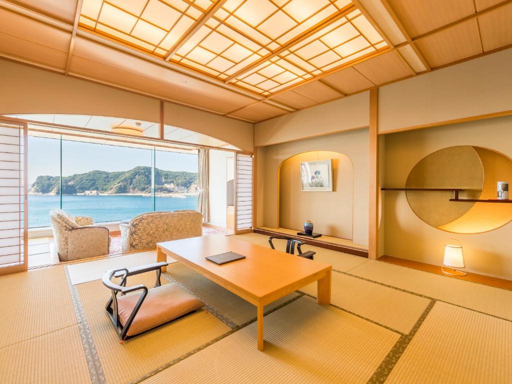 Kamogawa Hotel Mikazuki Tatami Room Ocean View