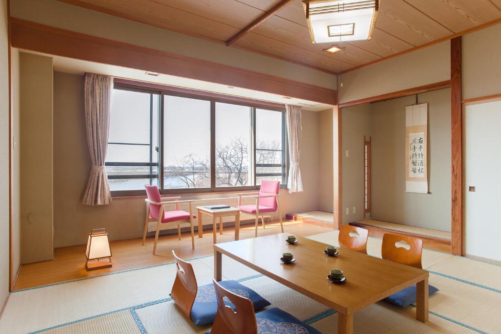 Kangetsuen Tatami Room Table View