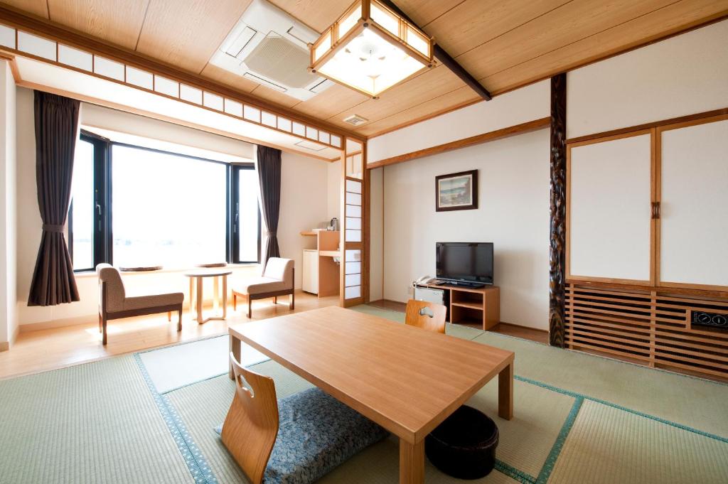 Kangetsuen Tatami Room Table