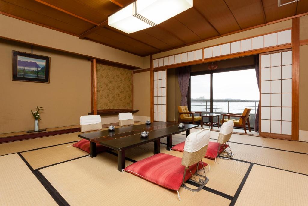 Kanoya Korakuen Tatami Room Tea Table View