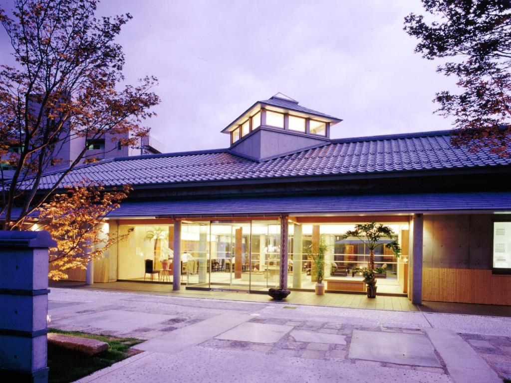 Kansuitei Kozeniya Exterior Evening