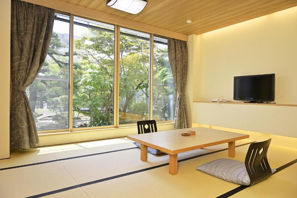 Kansuitei Kozeniya Tatami Room Table Window