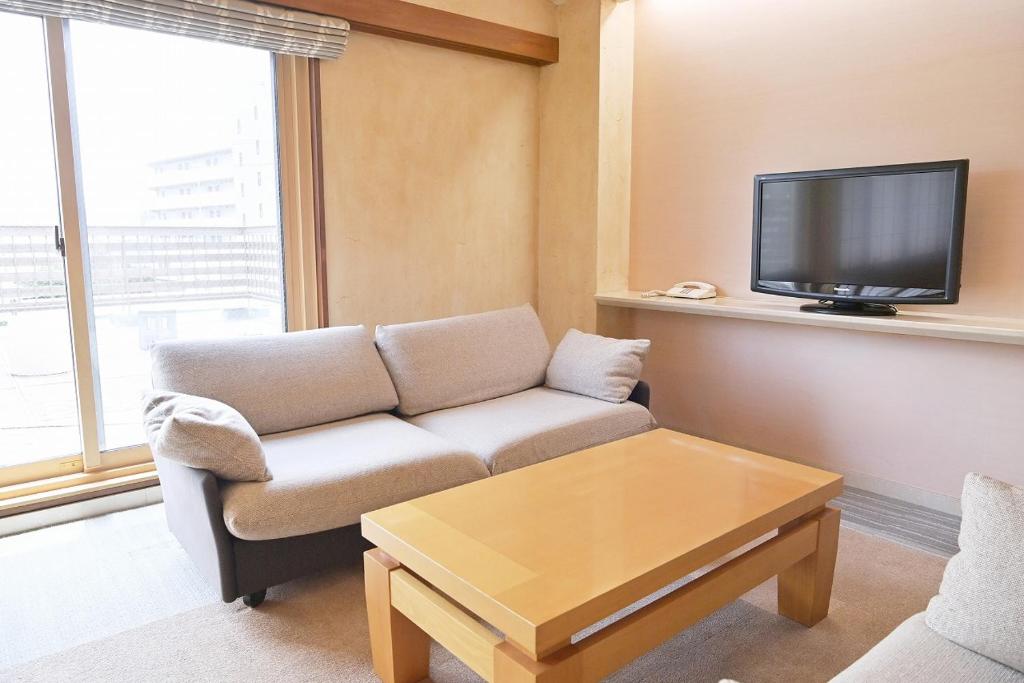 Kansuiteikozeniya Modern Living Room