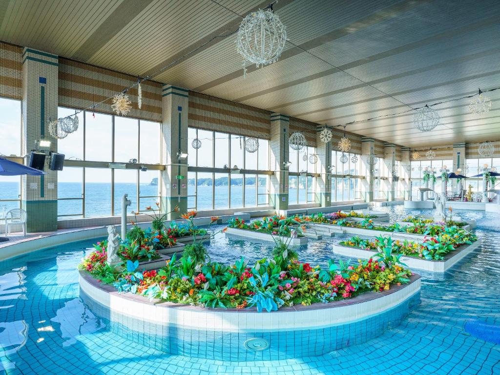 Katsuura Hotel Mikazuki Indoor Pool Garden