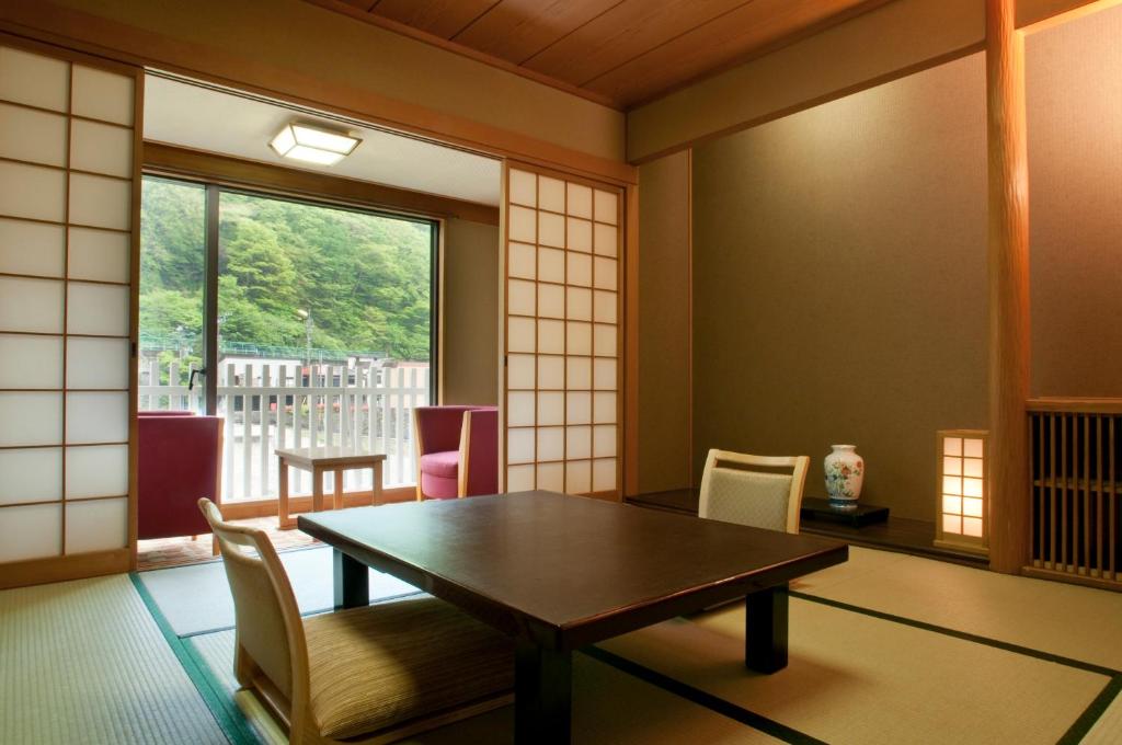 Kinugawa Traditional Tatami Room