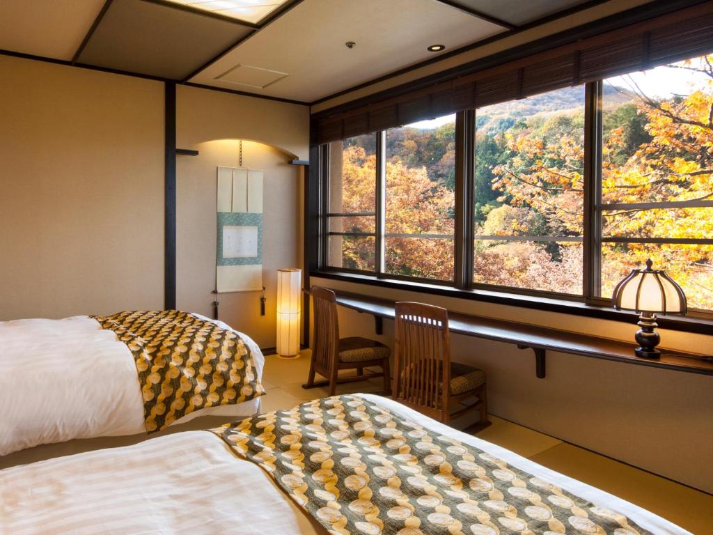 Kishigon Ryokan Room Autumn View