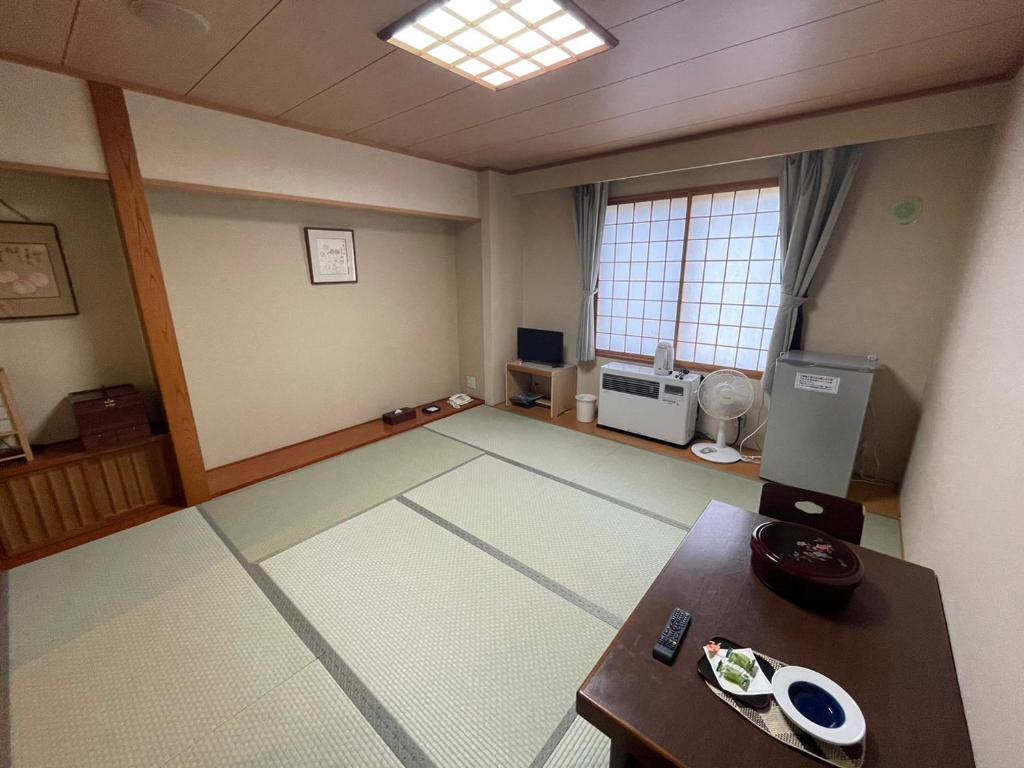 Kitaguni Grand Hotel Tatami Room Interior
