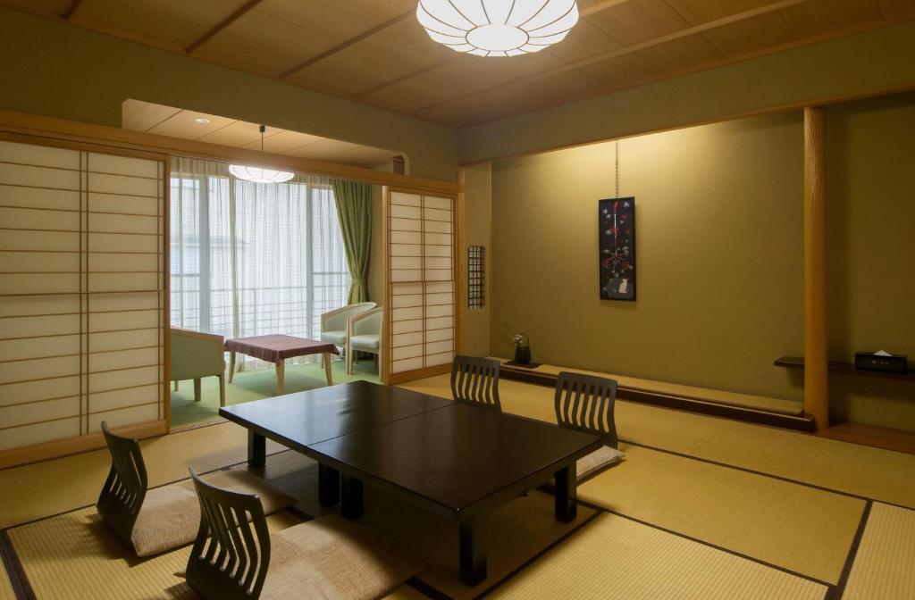 Kohan No Yado Morimoto Tatami Room Shoji Screens