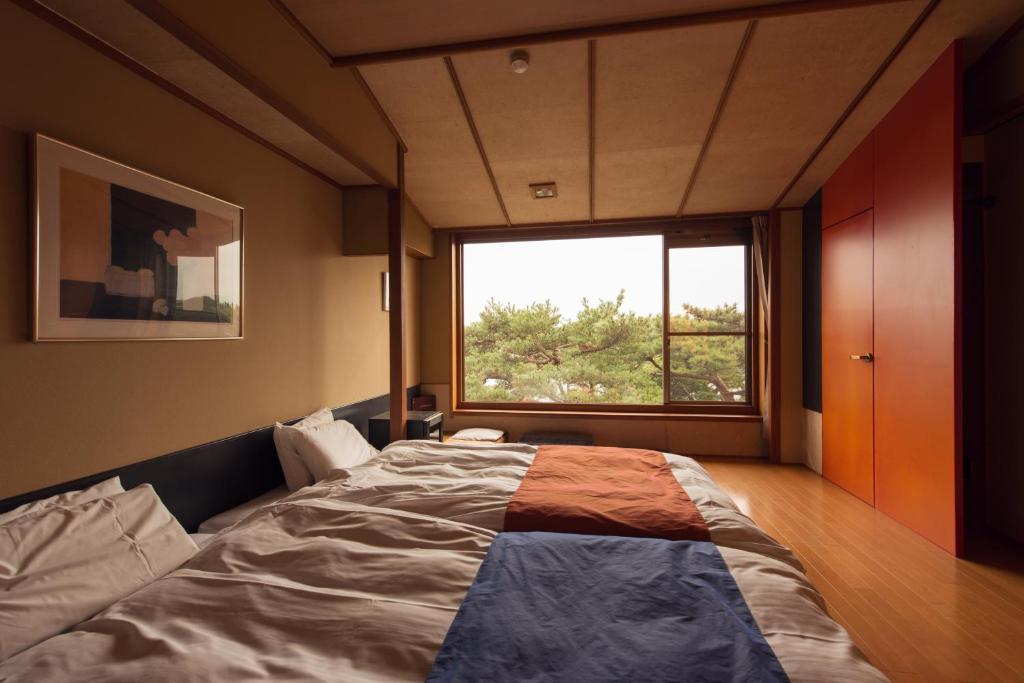 Komatsukan Kofuutei Bedroom Window View