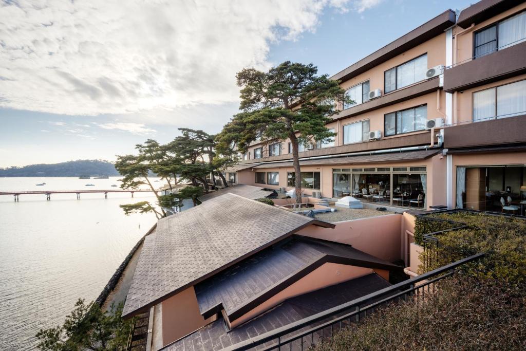 Komatsukan Kofuutei Lakeview Exterior
