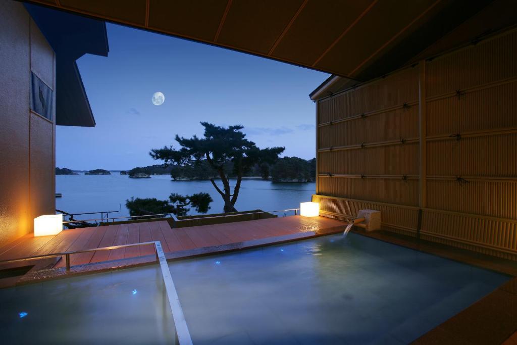 Komatsukan Kofuutei Open Air Onsen Night
