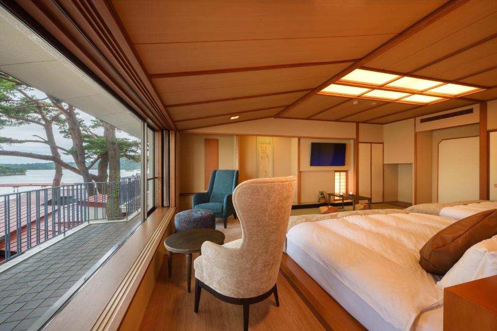 Komatsukan Kofuutei Room Balcony View
