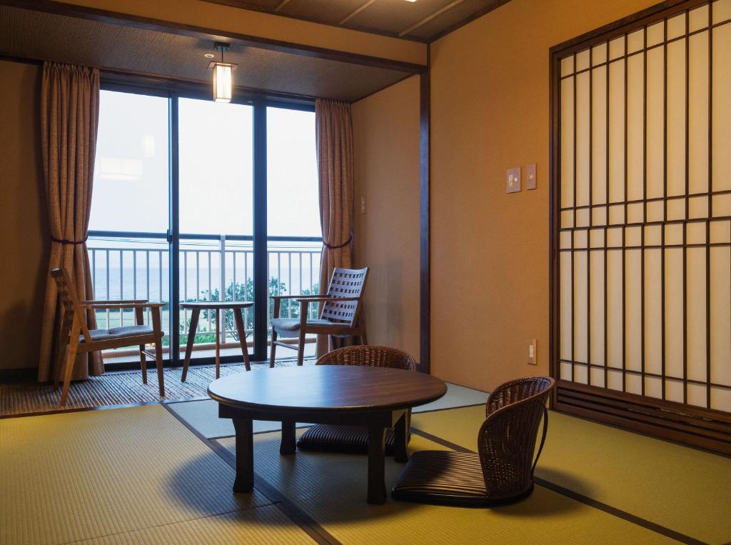 Koran No Yu Kinko Ro Tatami Room Chairs