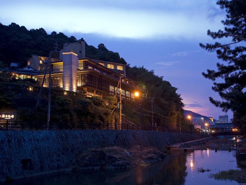 Kotohira Kadan Exterior Night