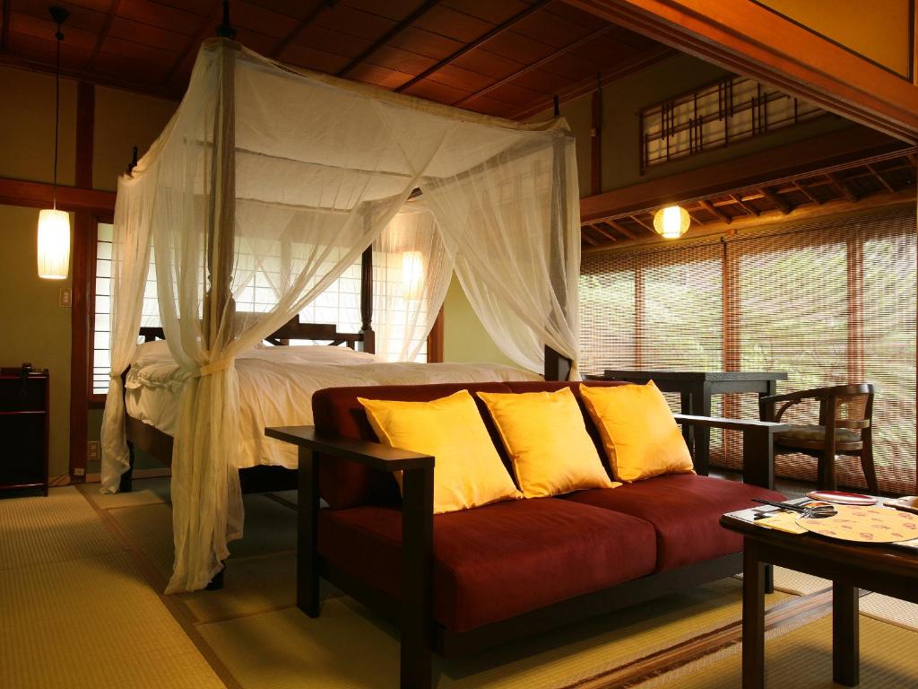 Kotohira Kadan Room Canopy Bed Tatami